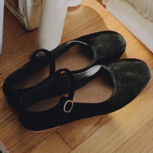 NWOT Doen Mary Jane Slipper in Black